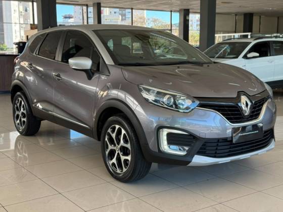 RENAULT CAPTUR 1.6 16V SCE FLEX BOSE X-TRONIC RENAULT CAPTUR 1.6 16V SCE FLEX BOSE X-TRONIC